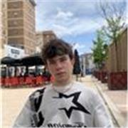Estudiante de bachillerato artístico con grandes habilidades y experiencia con niños.