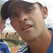 Soy entrenador de tenis vivo en chia tengo 22 años de experiencia