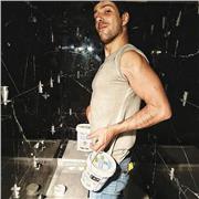 Maestro di musica con esperienza decennale offre lezioni di pianoforte, musica elettronica, produzione musicale con metodi scritti a misura sull'alunno per stimolare al meglio la loro creatività