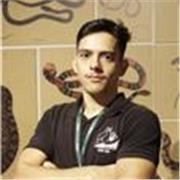 Profesor e investigador en Biología. Especialista en Inmunología, Venenos, Genética y descubrimiento de nuevos fármacos.