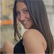 Sono una ragazza di 18 anni, diplomata in economia aziendale, proseguiró gli studi in questo ambito, ma nel tempo libero sono a disposizione per dare una mano a studenti di medie-superiori sulla matematica base