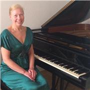 My name is Victoria, and I am an accomplished pianist and dedicated piano teacher based in Kingston-upon-Thames. A graduate of St.