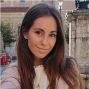 Soy maestra de educación primaria,especialista en Audición y lenguaje; Pedagogía Terapéutica.Trabajo en un colegio y quiero compaginar mi tiempo libre cuidando y enseñando a los niños, pues es mi vocación