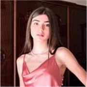 Studentessa offre lezioni private della lingua francese fino al livello B2