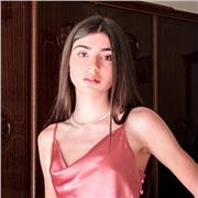Studentessa offre lezioni private della lingua francese fino al livello B2