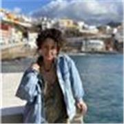 Graduada en Traducción e Interpretación, con experiencia enseñando español a extranjeros en diversos países. 