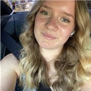 Schülerin eines Gymnasiums mit Deutsch als LK Fach