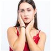 Profesora de teatro apta para todas las edades posibles.