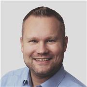 Martin, Doktor der Naturwissenschaften, seit 14 Jahren im Beruf als Manager und habe Lust anderen zu helfen.
