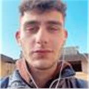 Ragazzo madrelingua italiano partisce lezioni per ragazzi in cerca di una nuova lingua da esplorare o perfezionare