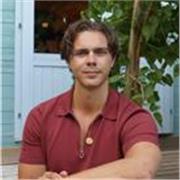 Deeply passionate about student wellbeing, motivation, and personal growth. As a qualified Psychosynthesis therapist and coach. 