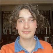 Prof maths, langues, français (collège, Lycée). 
Droit (licence). 
Expérience, trilingue, bac obtenu mention TB, major de licence