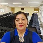 Maestra de las asignaturas involucradas en las ciencias sociales y español