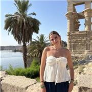 Hola! Soy Claudia, estudiante de tercer curso de ingeniería biomédica, y llevo dando clases de bachillerato (5 años). Saque un 13,78 en la EBAU y estoy buscando alumnos a los que dar clase