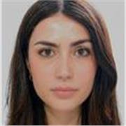 Sono una ragazza laureata in Infermieristica, mi sono diplomata al liceo delle Scienze umane