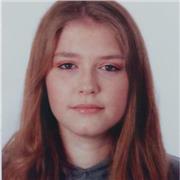 Studentessa diplomata al liceo linguistico, con esperienza di studio all'estero