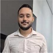 Entrenador personal que transmitirá sessões de treinamento on-line.