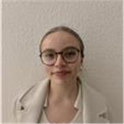 Doy clases particulares de inglés ya que tengo el título FCE (B2) y durante toda secundaria y bachillerato se me ha dado muy bien