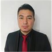 Profesor de tecnología e informática con énfasis en jóvenes para mejorar sus habilidades tecnologícas