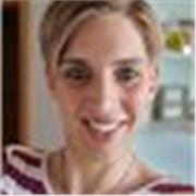 Laureata in lingue (triennale) e linguistica generale (magistrale), esperienza decennale come educatrice scolastica
