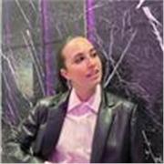 Studentessa con Diploma Istituto Tecnico Turistico