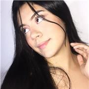 Profesora de matemáticas dicta clases a niños y niñas de 4 a 11 años