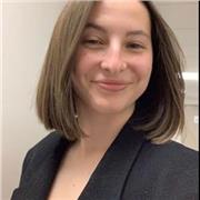 Jeune femme étudiante en Master propose soutien scolaire complet de la primaire au brevet : Ensemble vers la réussite !