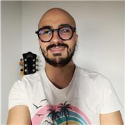Maestro en música, clases prácticas de guitarra personalizadas. ¡Contáctame y empieza tu proceso musical hoy!
