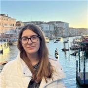 Profesora universitaria ofrece clases de inglés