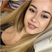 studentessa di medicina con diploma in Scienze Umane, disponibile per lezioni di tutte le materie base e materie scientifiche