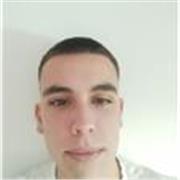 Estudiante de inglés con el título del B1