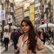 Tengo el título C1 de inglés de la escuela oficial de idiomas, nunca paro de formarme y lo considero fundamental. 