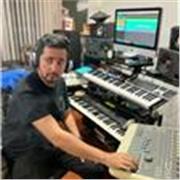 Profesor de música , guitarra, teoría básica e intermedia egresado de Fermatta