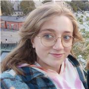 Étudiante ayant vécu a l'étranger qui donne des cours d'anglais