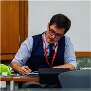 Estudiante de Química. 4 años siendo profesor en una Academia, 1 año ejerciendo en un colegio y simultáneamente dando clases particulares en casas