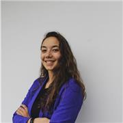 Laureata in Scienze Pedagogiche offre lezioni di storia, geografia, scienze, sport e disegno, storia dell’arte