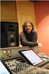 Musicista, arrangiatore e programmatore da oltre trent’anni impartisce corsi di produzione musicale su daw apple logic pro x