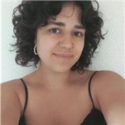 Graduada en psicología que ofrece clases de apoyo a niños de primaria