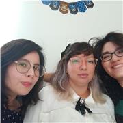 Profesora de historia y geografía dicta clases para niños y adolescentes