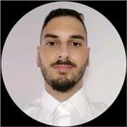 Adoro le materie scientifiche e mi piace condividere le mie conoscenze, affinché i più giovani possano prendere un buon voto