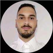 Adoro le materie scientifiche e mi piace condividere le mie conoscenze, affinché i più giovani possano prendere un buon voto