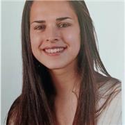 Profesora de matemáticas dispuesta a dar clase a niños y niñas de primaria y ESO