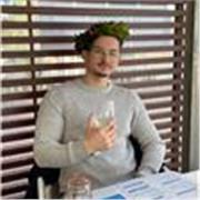 Vivo a Cagliari ma possiamo lavorare anche da remoto.
Insegno principalmente Spagnolo, ma essendo laureato in Psicologia non ho problemi con la biologia applicata così come le scienze sociali in generale.
Inoltre, sono un personal trainer.