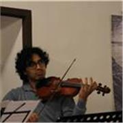 Diploma in Violino, studente di pianoforte e composizione