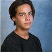 Étudiant cherchant à enseigner aux plus jeunes et les aider à progresser et croire en eux 