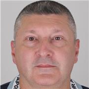 Assure le soutien scolaire et l'aide aux devoirs
Niveaux primaire et collège
Donne aussi des cours en français, maths et italien