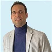 Profesor experto en IA y tecnología. Formo a universitarios y profesionales en inglés y español para dominar el futuro digital.