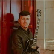 Aprende guitarra con bases reales, creatividad y clases adaptadas a tu nivel y objetivos