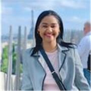 Profesor de español imparte clase a toda las edades