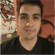 Profesor de matemáticas imparte clases básicas a niños de todas las edades